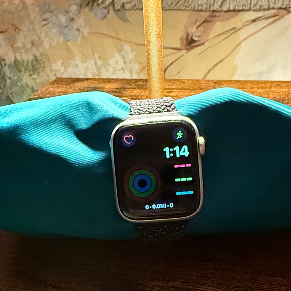 Apple Smartwatch with Silver Case and Black Band. - Series 6